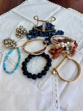 Mixed Jewelry Lot 1, Pearl Clip-On Earrings, 6 Bracelets & 2 Beaded Necklaces.